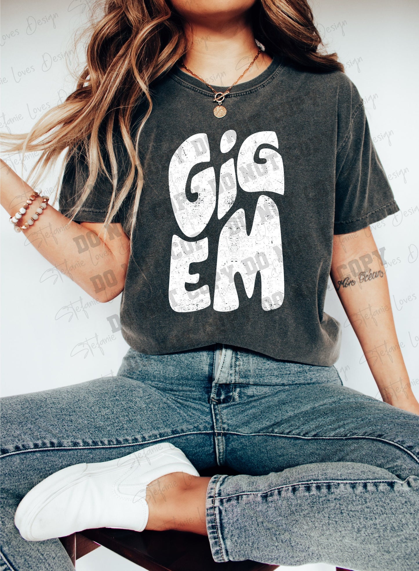 Gig'Em Distressed png, Digital Design